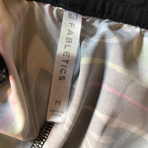 Barely used Fabletics shorts. - Picture 4 of 4